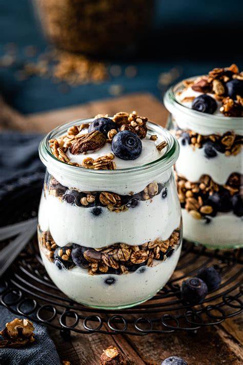 Schnelles Quark-Dessert mit Beeren