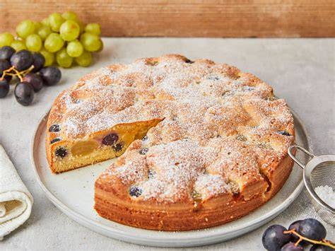 Schnittbild Traubenkuchen mit Trauben und Mandeln