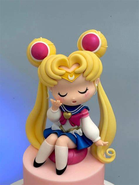 Schnittmuster und Dekomöglichkeiten für Sailor Moon Torten