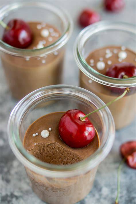 Schoko‑Mousse im Glas mit Kakaonibs