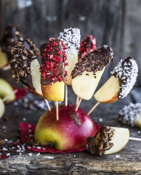 Schoko Apfel Stücke mit verschiedenen Toppings