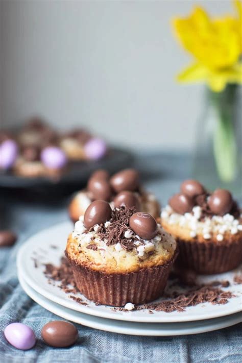 Schoko Bons Muffins mit Mascarpone-Frosting und Schokodeko
