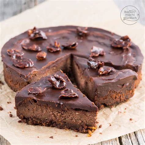 Schoko Cheesecake mit Oreo-Streuseln dekoriert