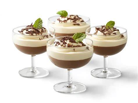 Schoko Creme dekoriert mit Schokoraspeln