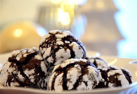 Schoko Crinkles auf Plätzchenteller