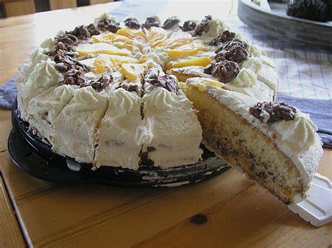 Schoko Crossies Torte aufgeschnitten