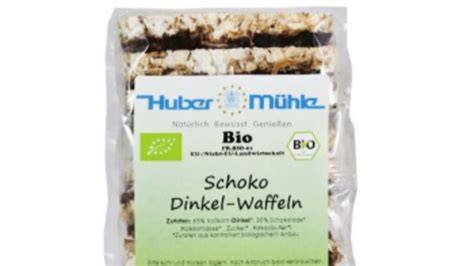 Schoko Dinkelwaffeln im Verkaufsregal bei Rewe