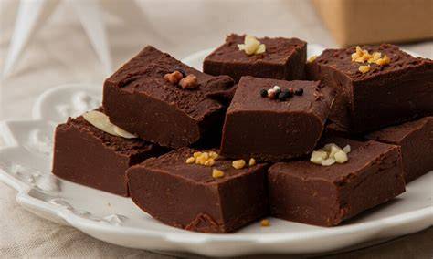 Schoko Fudge in verschiedenen Formen und Stücken
