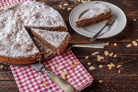 Schoko Mandel Kuchen auf dem Backblech, Nahaufnahme