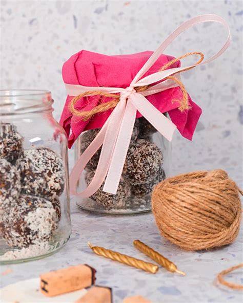 Schoko Nuss Busserln als liebevolles Geschenk verpackt