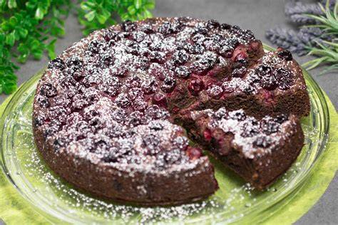 Schoko Nuss Kirsch Kuchen - appetitliche Ansicht