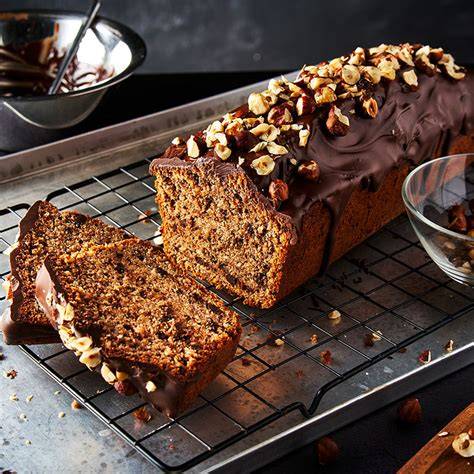 Schoko Nusskuchen in der Kastenform mit Schokoladenglasur und Haselnussstreuseln