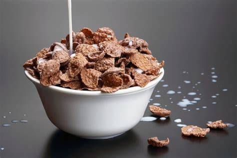 Schoko Rice Cornflakes Schüssel mit Milch