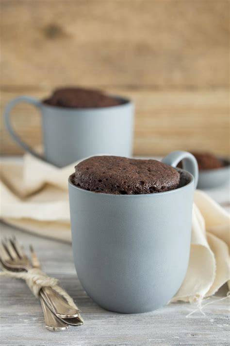 Schoko Tassenkuchen in Tasse, angeschnitten