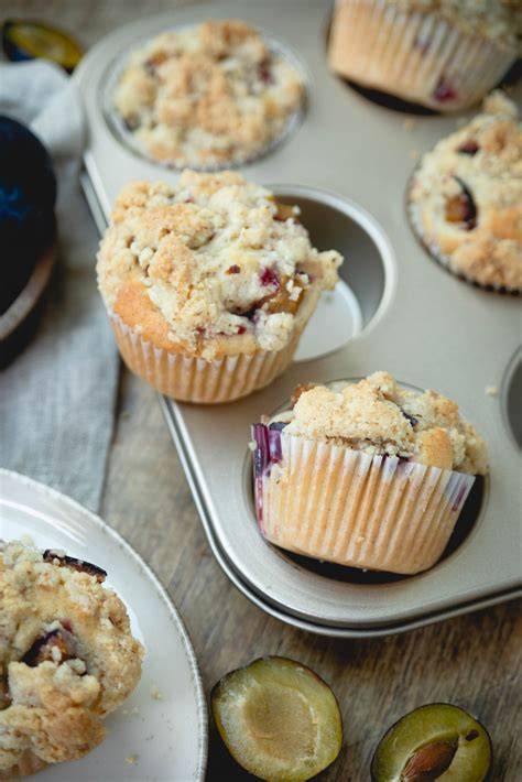 Schoko Zwetschgen Muffins im Muffinblech gebacken