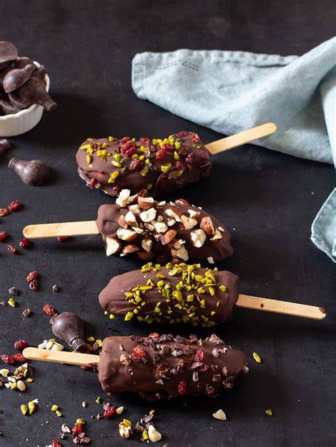 Schoko-Bananen mit Toppings