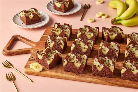 Schoko-Bananen-Blechkuchen mit Bananenscheiben
