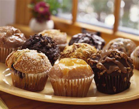 Schoko-Bananen-Haferflocken Muffins auf Teller