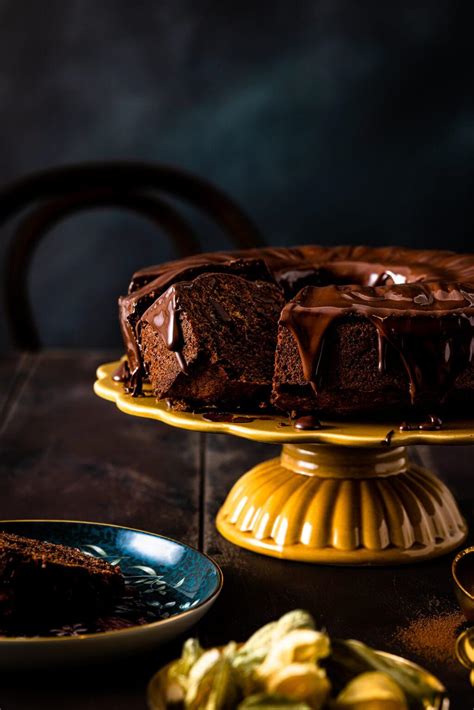 Schoko-Bananen-Kuchen in Springform, mit Schokoladenglasur