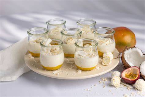 Schoko-Bananen-Quark angerichtet mit frischer Mango