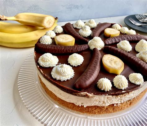 Schoko-Bananen-Torte auf Tortenplatte