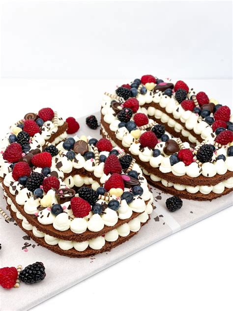 Schoko-Beeren-Blechkuchen als Geburtstagstorte