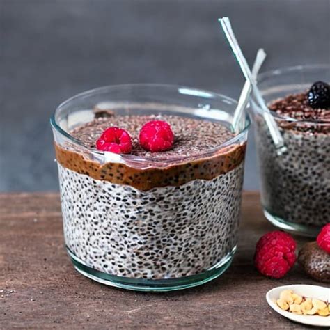 Schoko-Chia-Pudding mit Bananenscheiben
