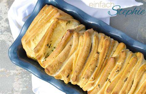 Schoko-Espresso-Schnecken in Kastenform, goldbraun gebacken