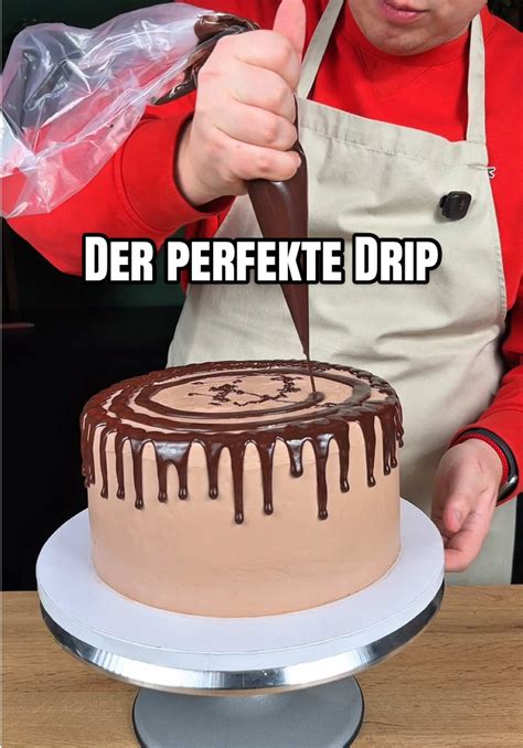 Schoko-Ganache die über den Rand tropft (Drip)