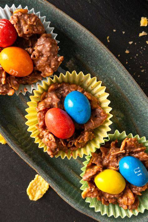 Schoko-Knusper-Berge aus Cornflakes und Schokolade