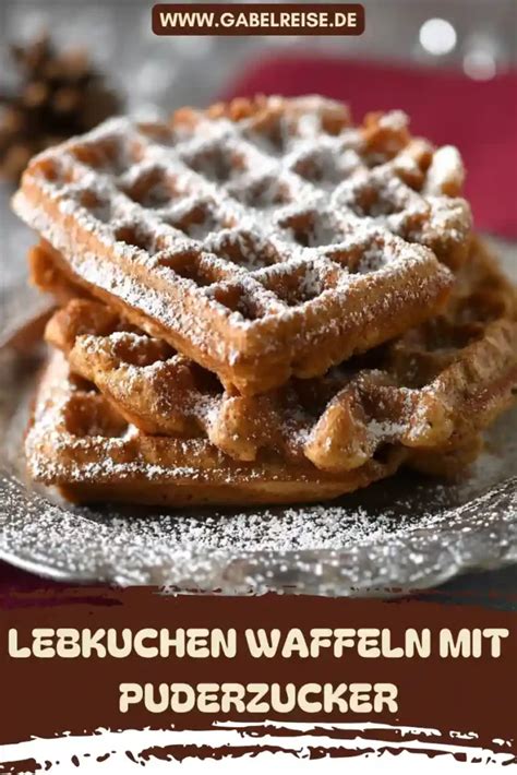 Schoko-Lebkuchen auf einem Teller mit Puderzucker