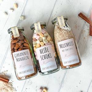 Schoko-Müsli als DIY-Geschenk im Glas mit Etikett