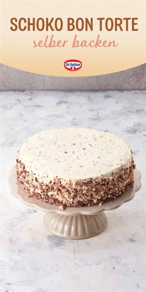 Schoko-Mascarpone-Torte mit Schokobons am Rand