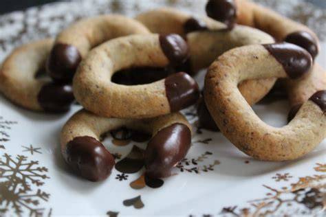 Schoko-Nuss-Hörnchen auf Backblech