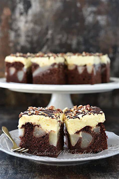 Schoko-Nuss-Pudding mit Apfel-Sahne-Topping