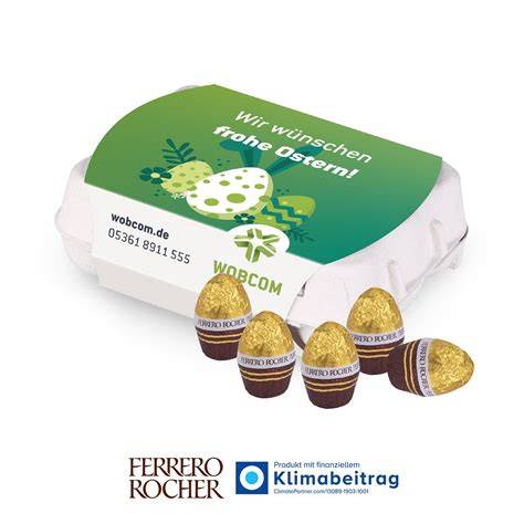 Schoko-Ostereier mit Logo in bunten Folien auf einem Messestand