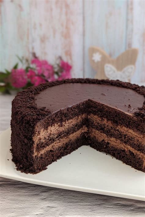 Schoko-Osterhase-Kuchen im Anschnitt