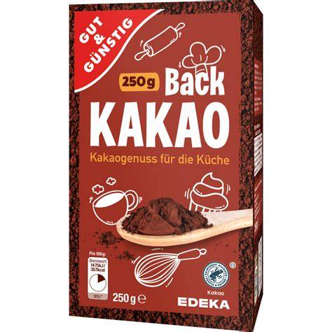 Schoko-Proteinpulver und Backkakao neben Hüttenkäse