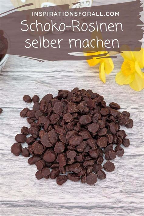 Schoko-Rosinen auf Backpapier