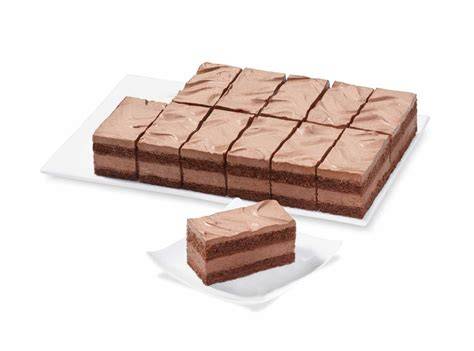 Schoko-Sahne-Schnitte aufgeschnitten: Schichten sichtbar