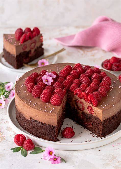 Schoko-Sahne-Torte mit Himbeeren