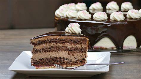 Schoko-Sahne-Torte mit Schokoraspeln