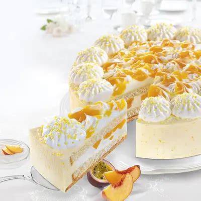 Schokodrip-Ganache an einer fest gekühlten Pfirsich-Torte