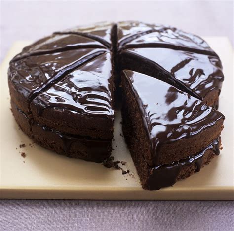 Schokokuchen mit bunter Glasur