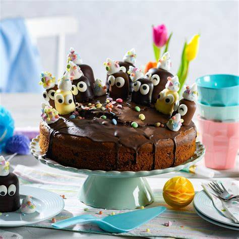 Schokokuss Torte serviert bei Kindergeburtstag