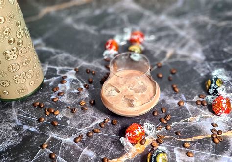 Schokolade, Kaffee und Sahne - Zutaten für Schoko Kaffee Likör