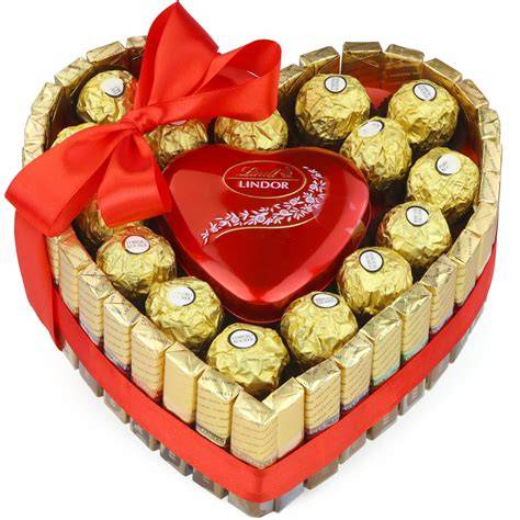 Schokolade in Herzform mit Streuseln als Valentinstagsgeschenk