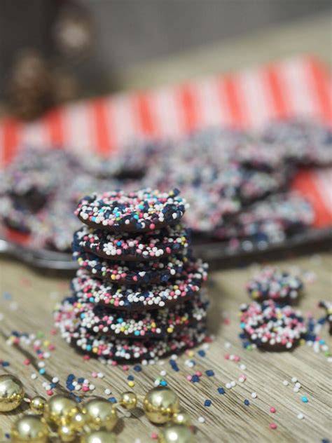 Schokoladen Caketopper mit Zuckerperlen