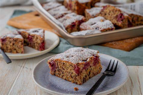 Schokoladen-Blechkuchen mit Nuss und Mandeln