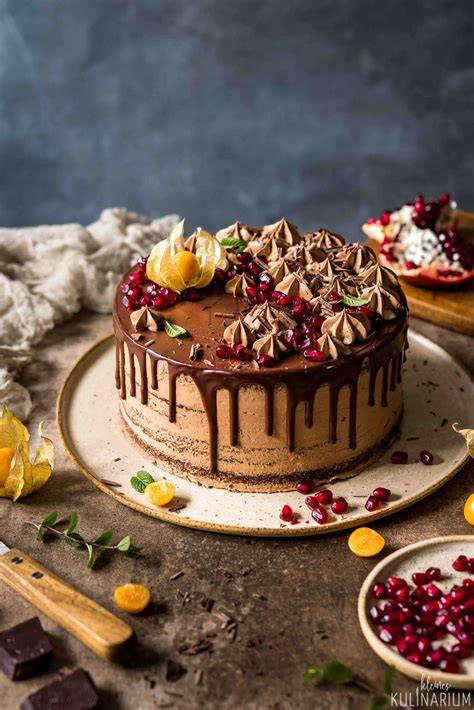 Schokoladen-Drip über Torte